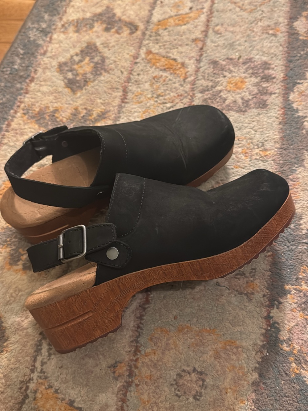 White Mountain Black Slingback Clogs with Wood-Tone Platform